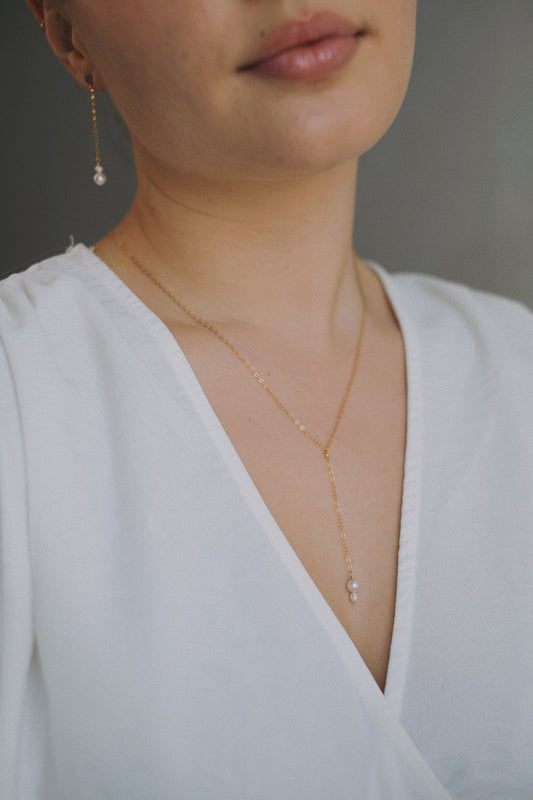 Feine Y Kette mit Perlen Gold