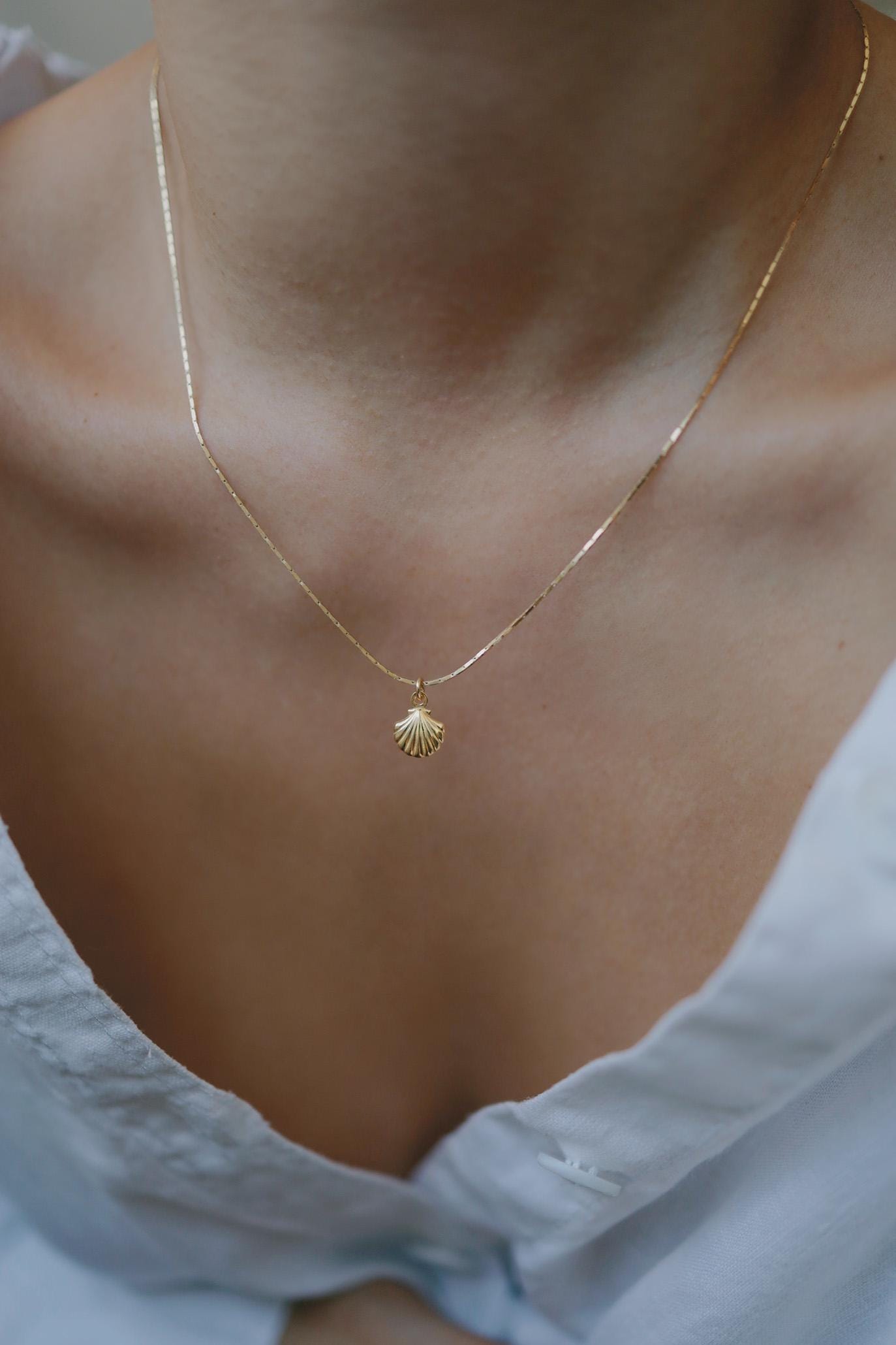 Feine Kette Gold mit Muschel Anhänger • 18K Gold Vermeil • MARÉE