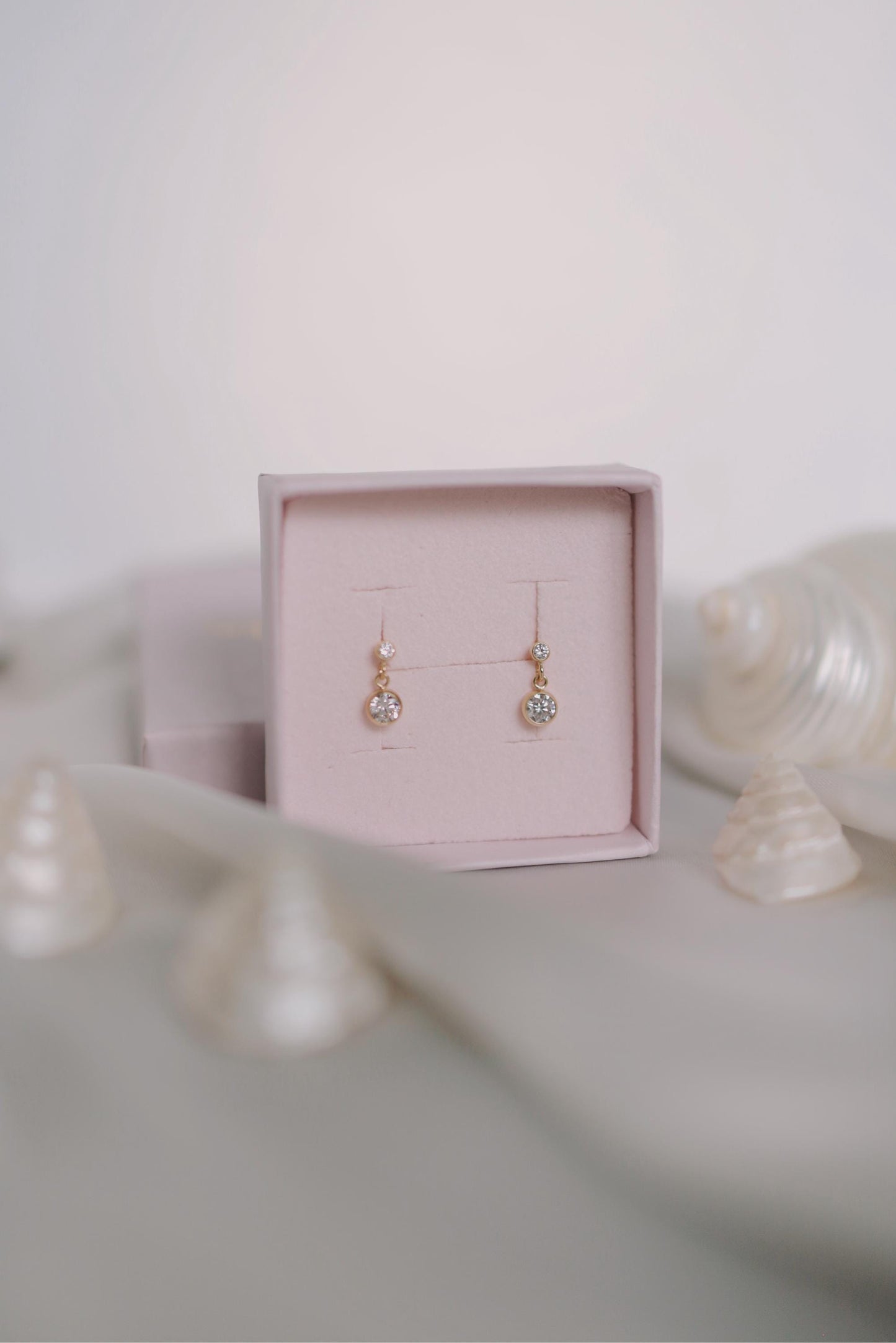 Minimalistische Diamant Hängeohrringe Gold • CZ Ohrringe • 14K Gold Filled • HANGING SPARKLE