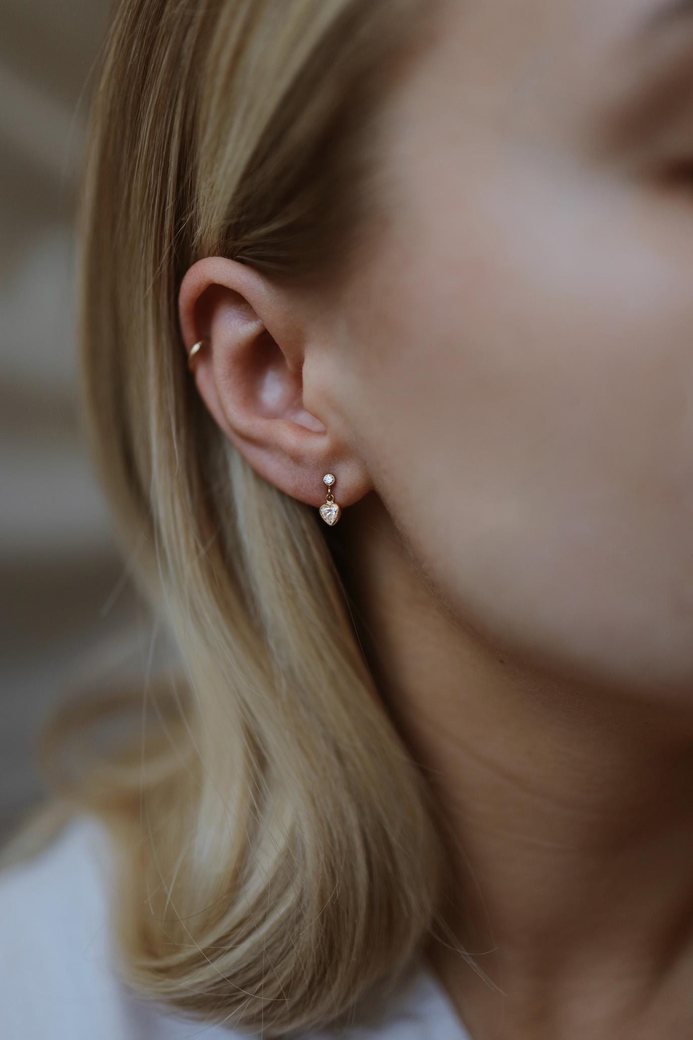 Minimalistische Diamant Herz Ohrringe Gold • CZ Ohrringe • 14K Gold Filled • SPARKLE HEART