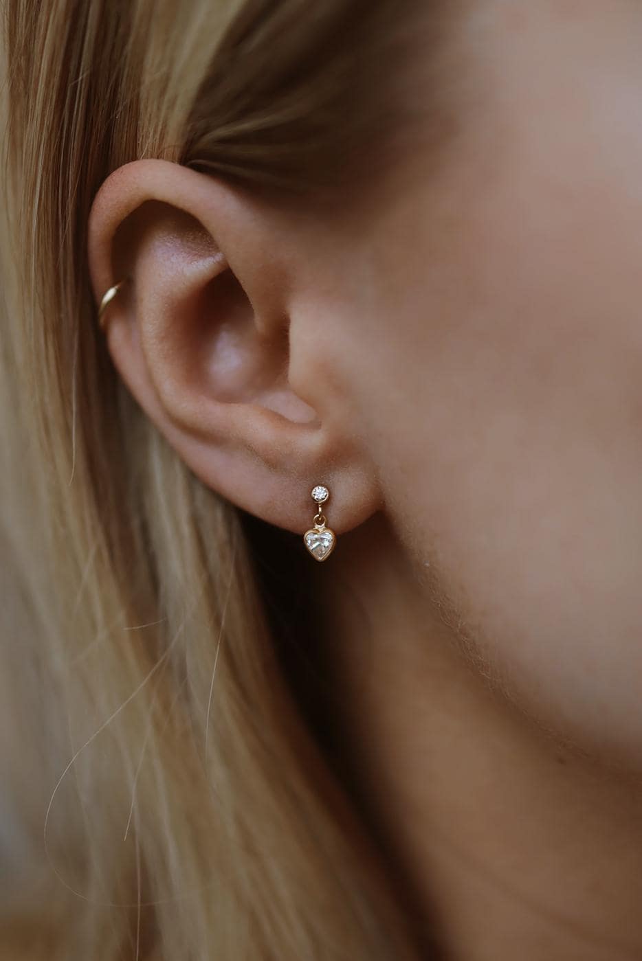 Minimalistische Diamant Herz Ohrringe Gold • CZ Ohrringe • 14K Gold Filled • SPARKLE HEART