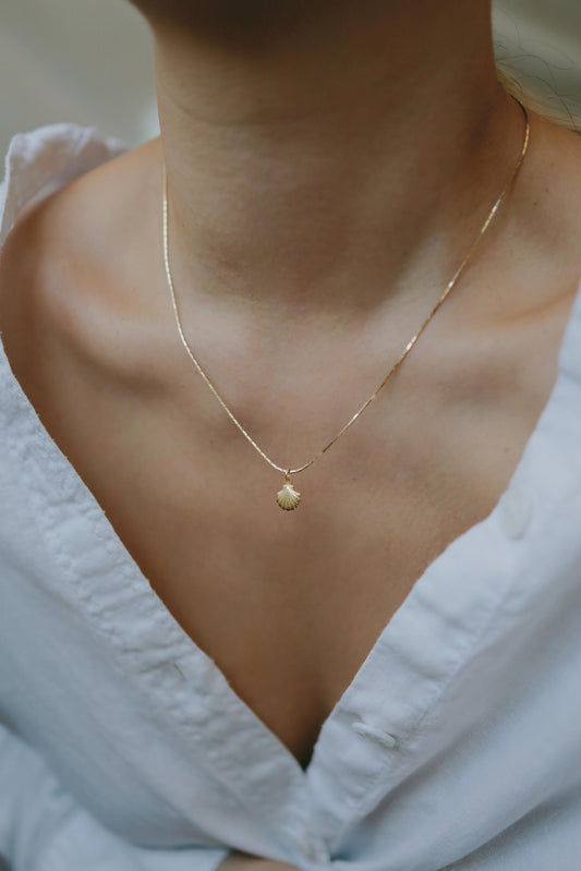 Feine Kette Gold mit Muschel Anhänger • 18K Gold Vermeil • MARÉE