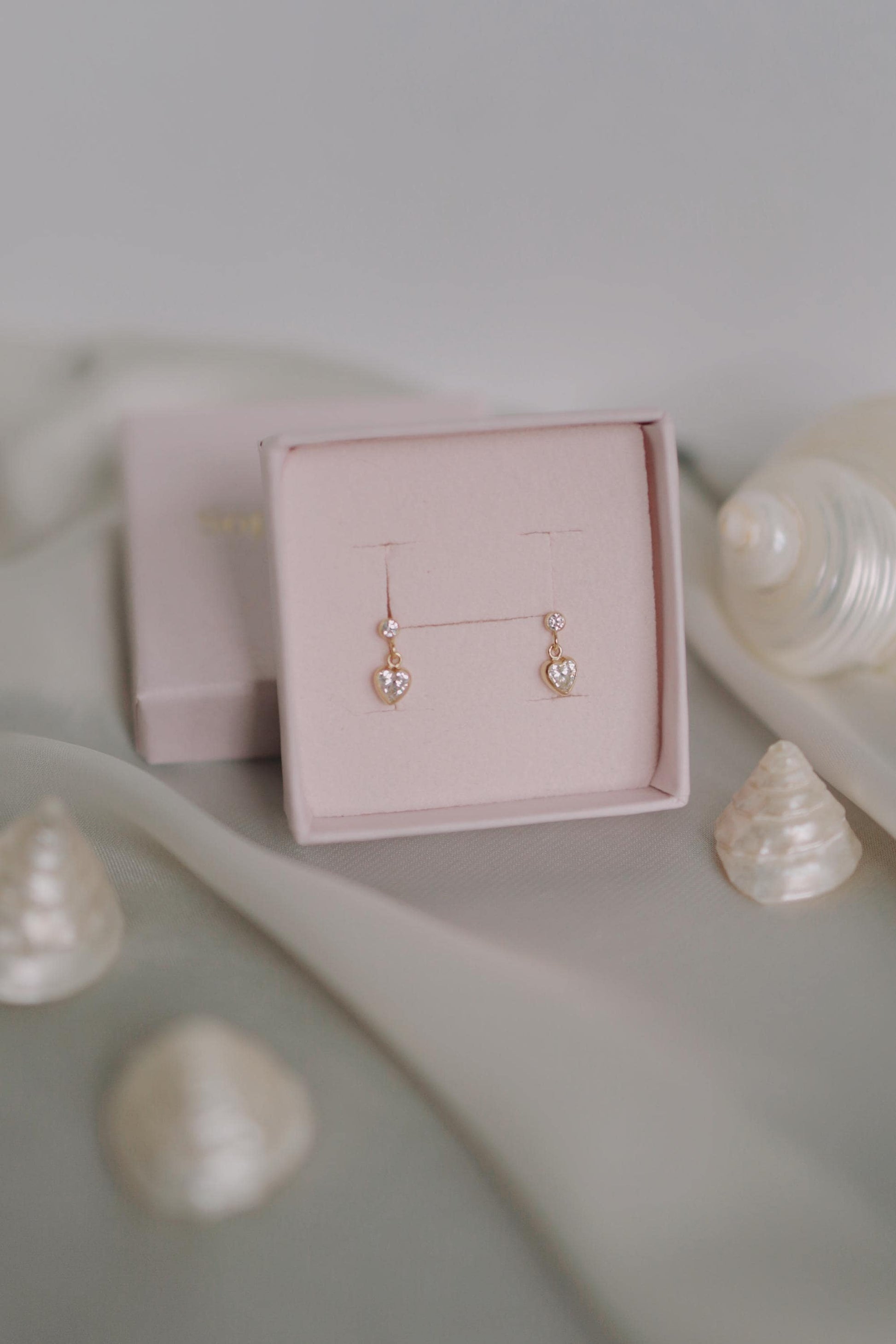 Minimalistische Diamant Herz Ohrringe Gold • CZ Ohrringe • 14K Gold Filled • SPARKLE HEART