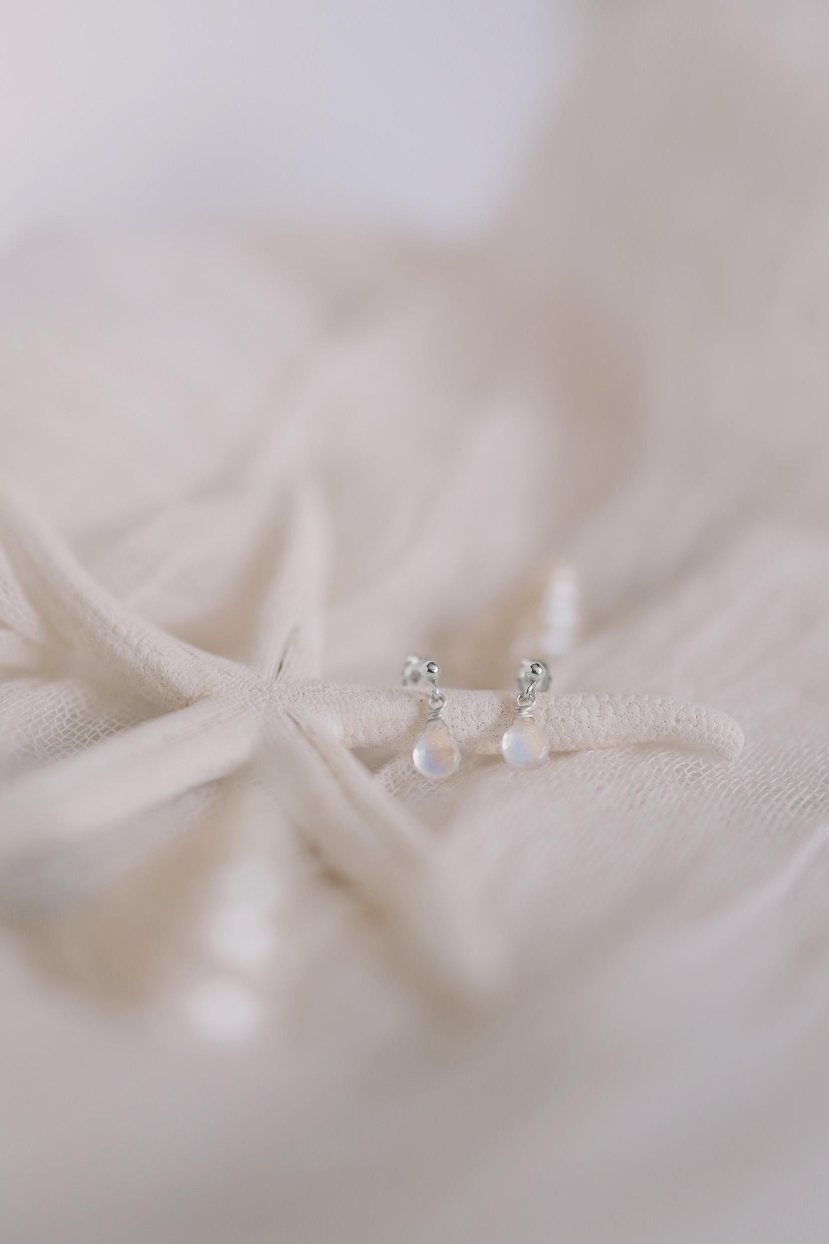 Zierliche Mondstein Ohrringe Silber • 925 Silber • MINI MOONSTONE