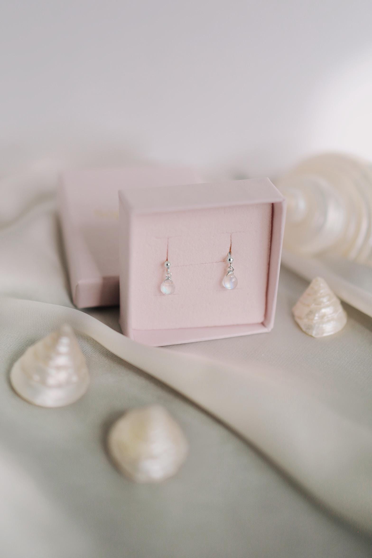 Zierliche Mondstein Ohrringe Silber • 925 Silber • MINI MOONSTONE