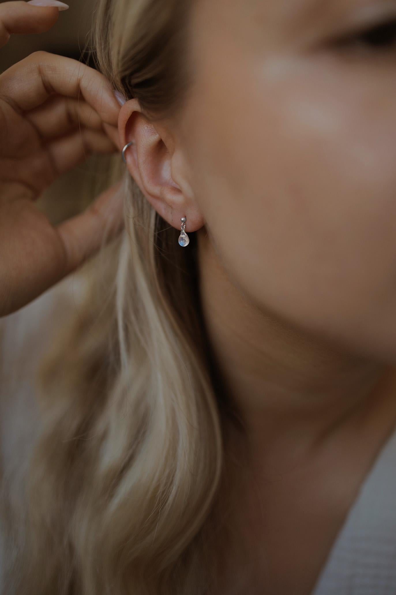 Zierliche Mondstein Ohrringe Silber • 925 Silber • MINI MOONSTONE