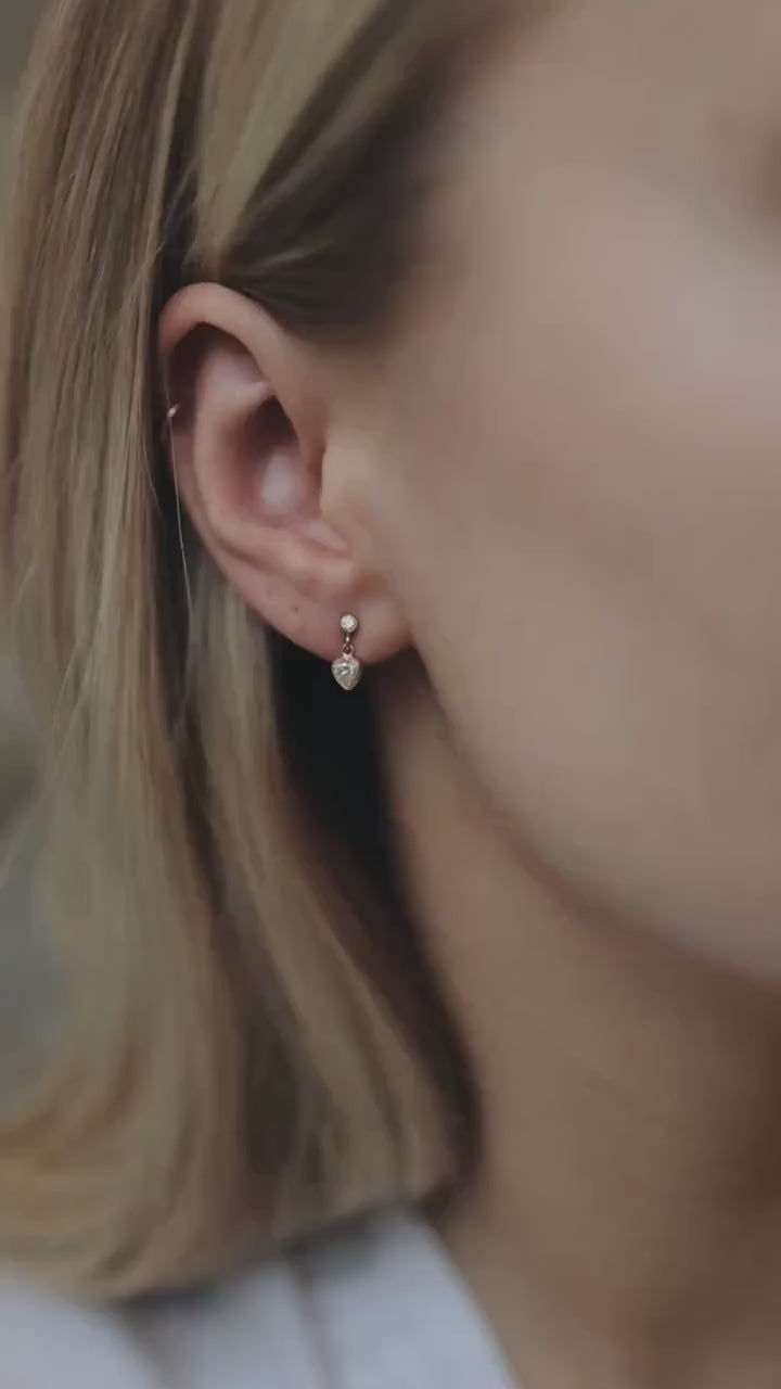 Minimalistische Diamant Herz Ohrringe Gold • CZ Ohrringe  • 14K Gold Filled • SPARKLE HEART