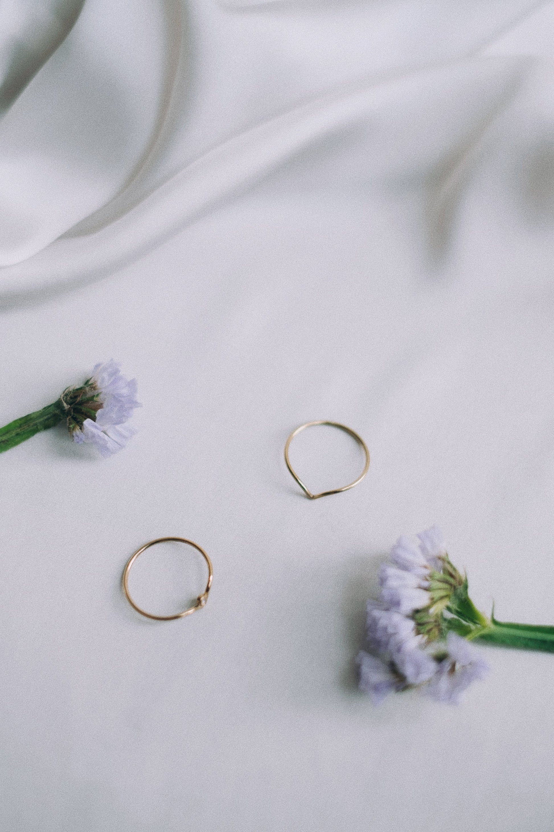 Zarter Chevron Ring Gold mit Zirkonia • 14k Gold Filled