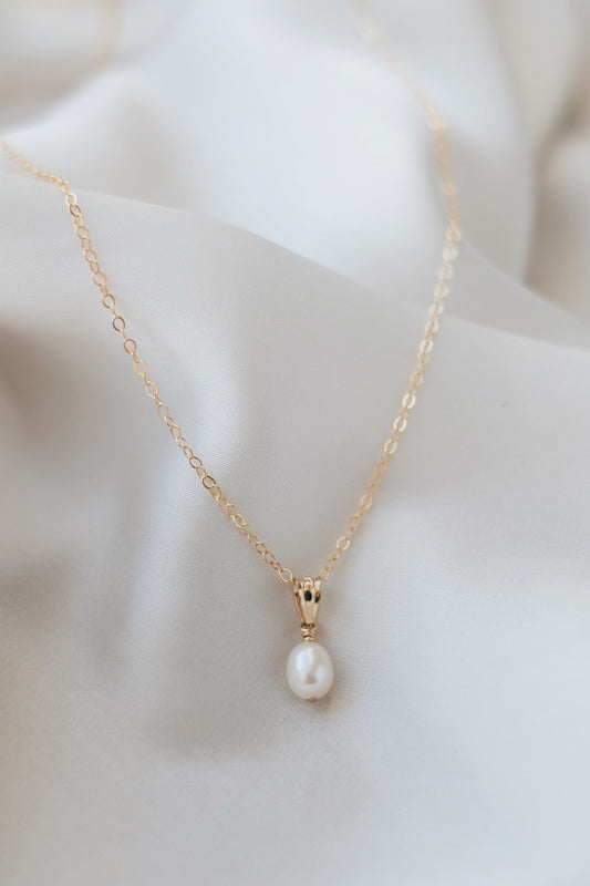 Zierliche Kette Gold mit Perlenanhänger • 14k Gold Filled •JULLIETTE