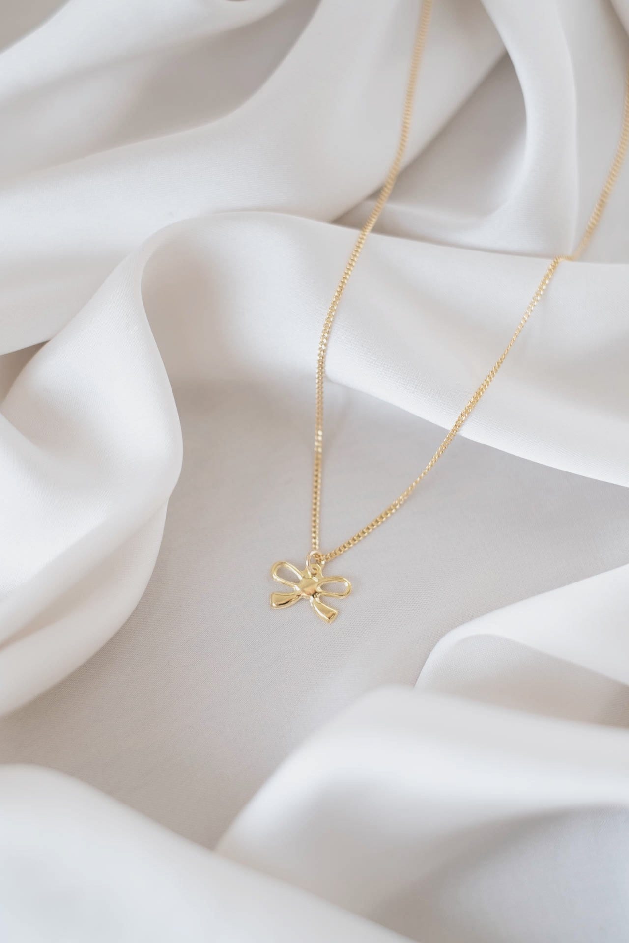 Feine Kette gold mit Schleife • BOW