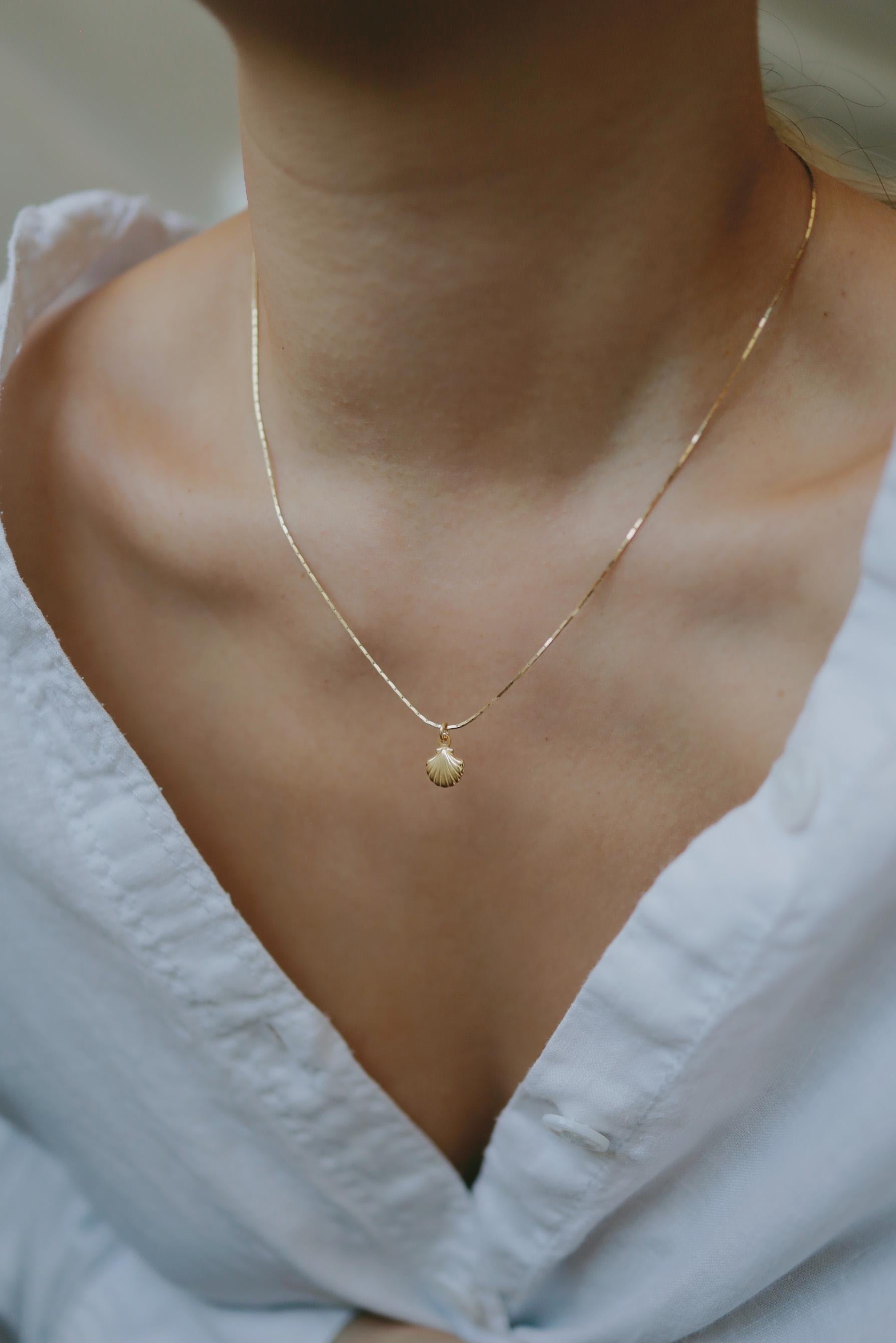 Feine Kette Gold mit Muschel Anhänger • 18K Gold Vermeil • MARÉE