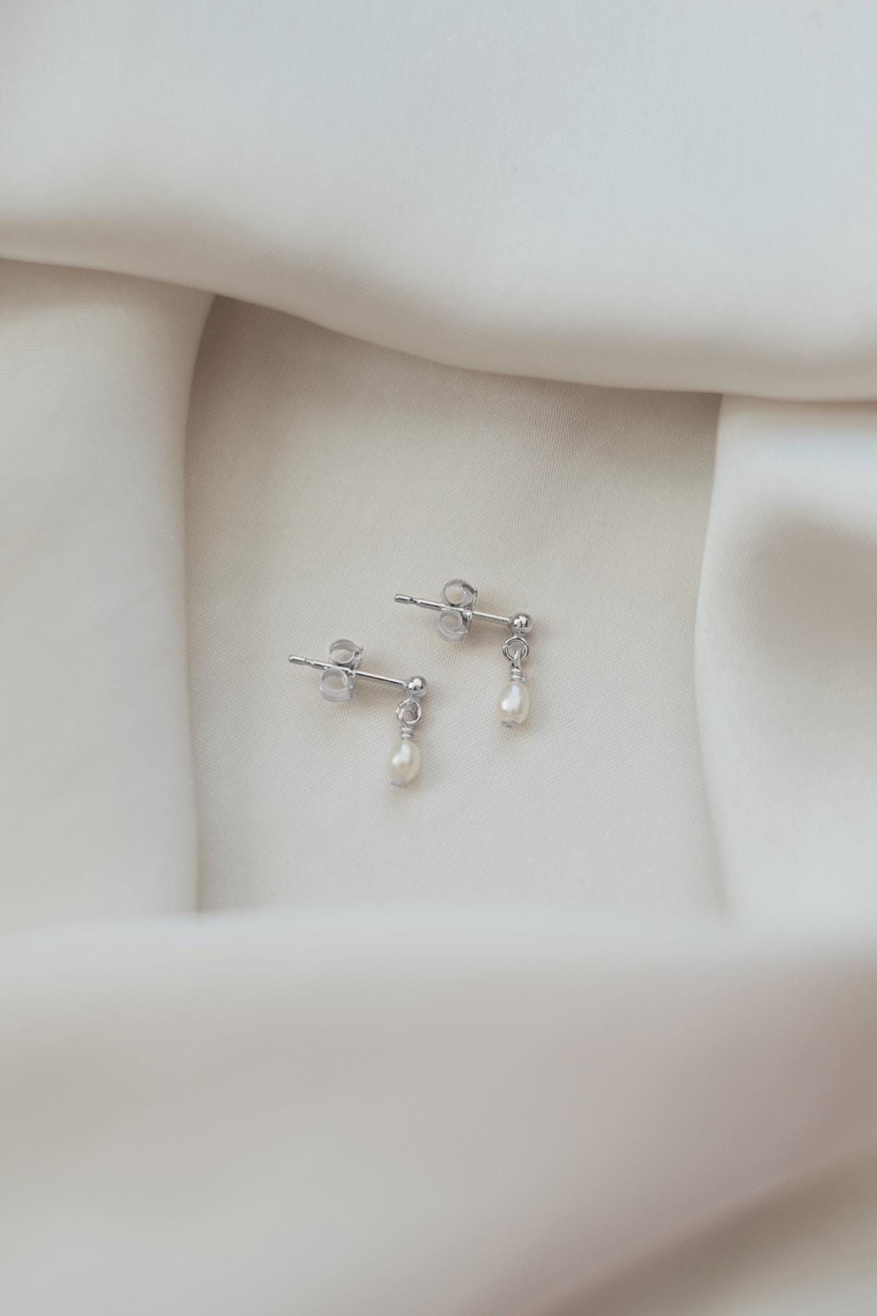 Winzige Perlen Ohrringe Hängend Silber • 925 Silber • TILLY