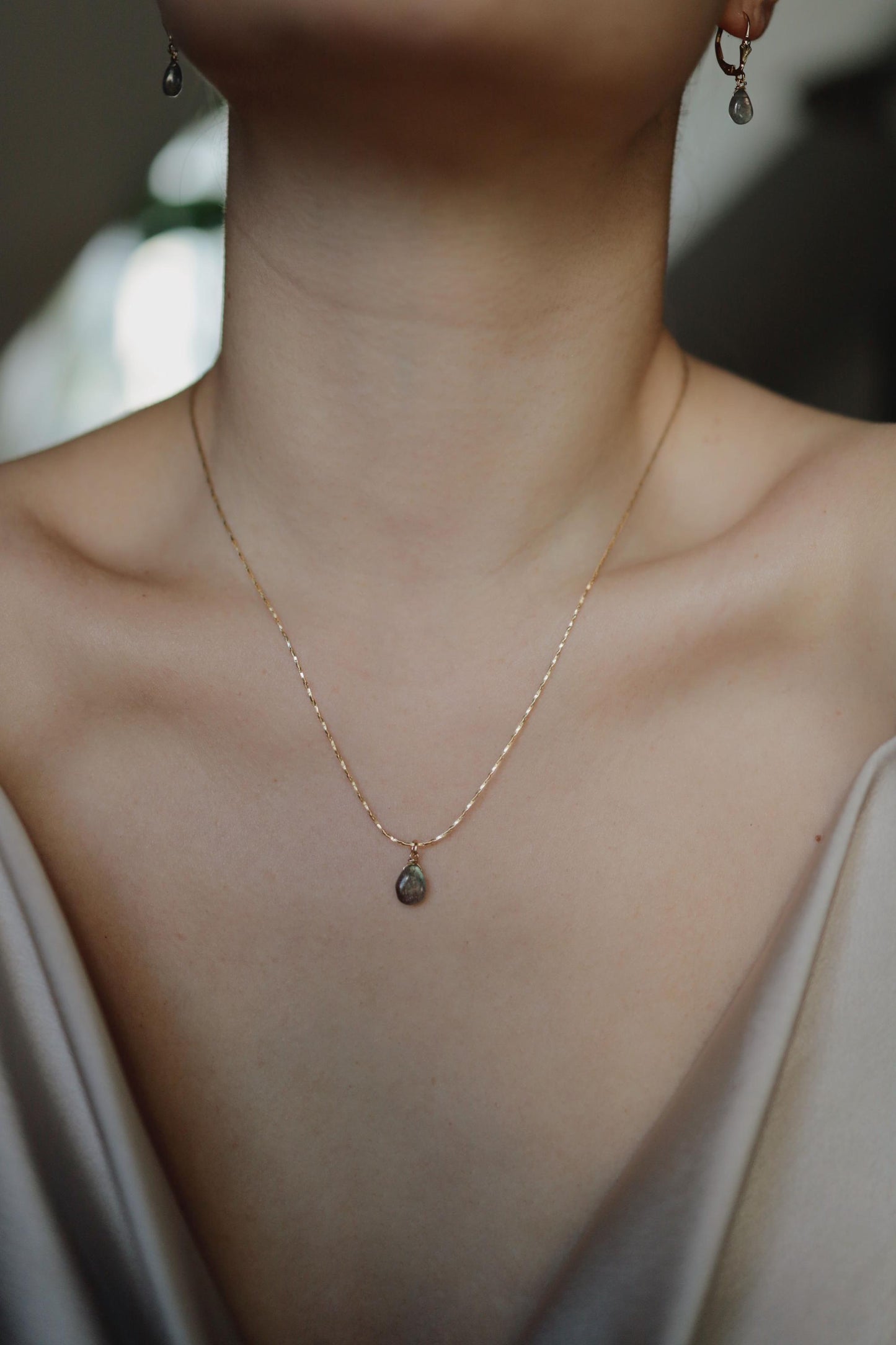 Natürlicher Labradorit Halskette 18k Gold Vermeil • LABRADORITE