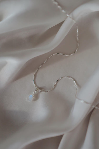 Kette mit Mondstein Anhänger 925 Silber • MOONSTONE