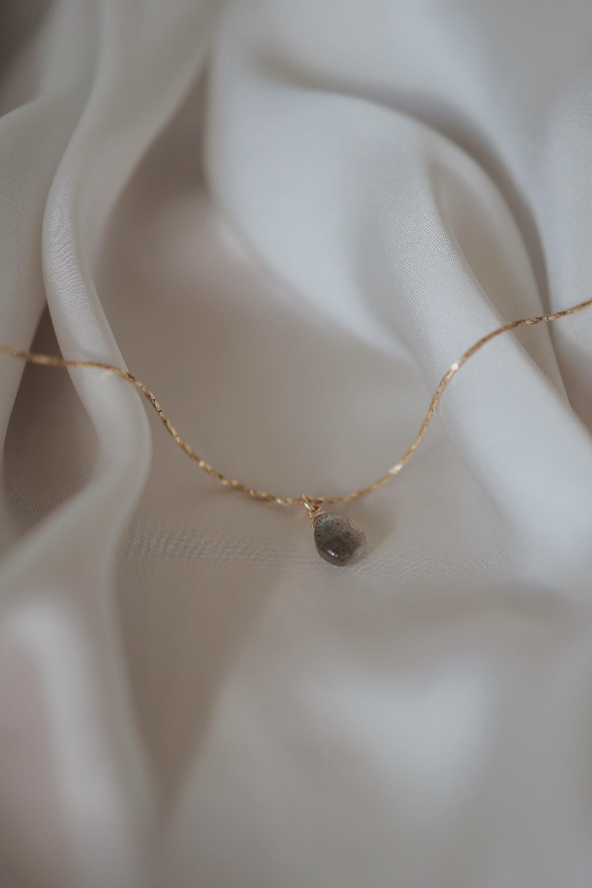 Natürlicher Labradorit Halskette 18k Gold Vermeil • LABRADORITE