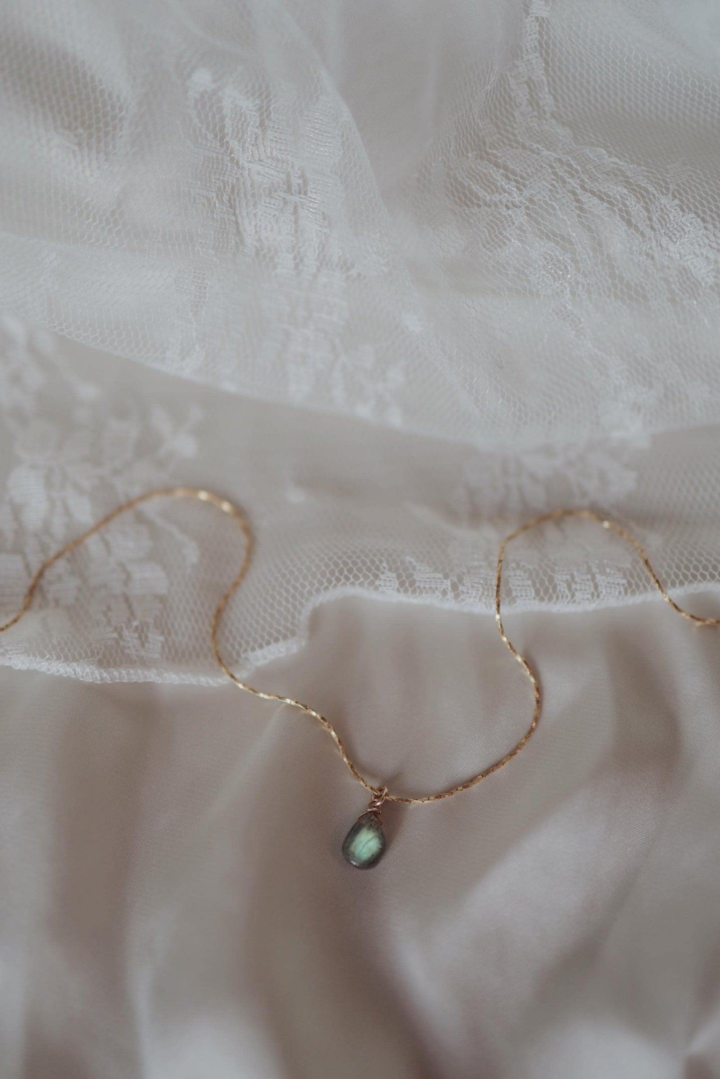 Natürlicher Labradorit Halskette 18k Gold Vermeil • LABRADORITE