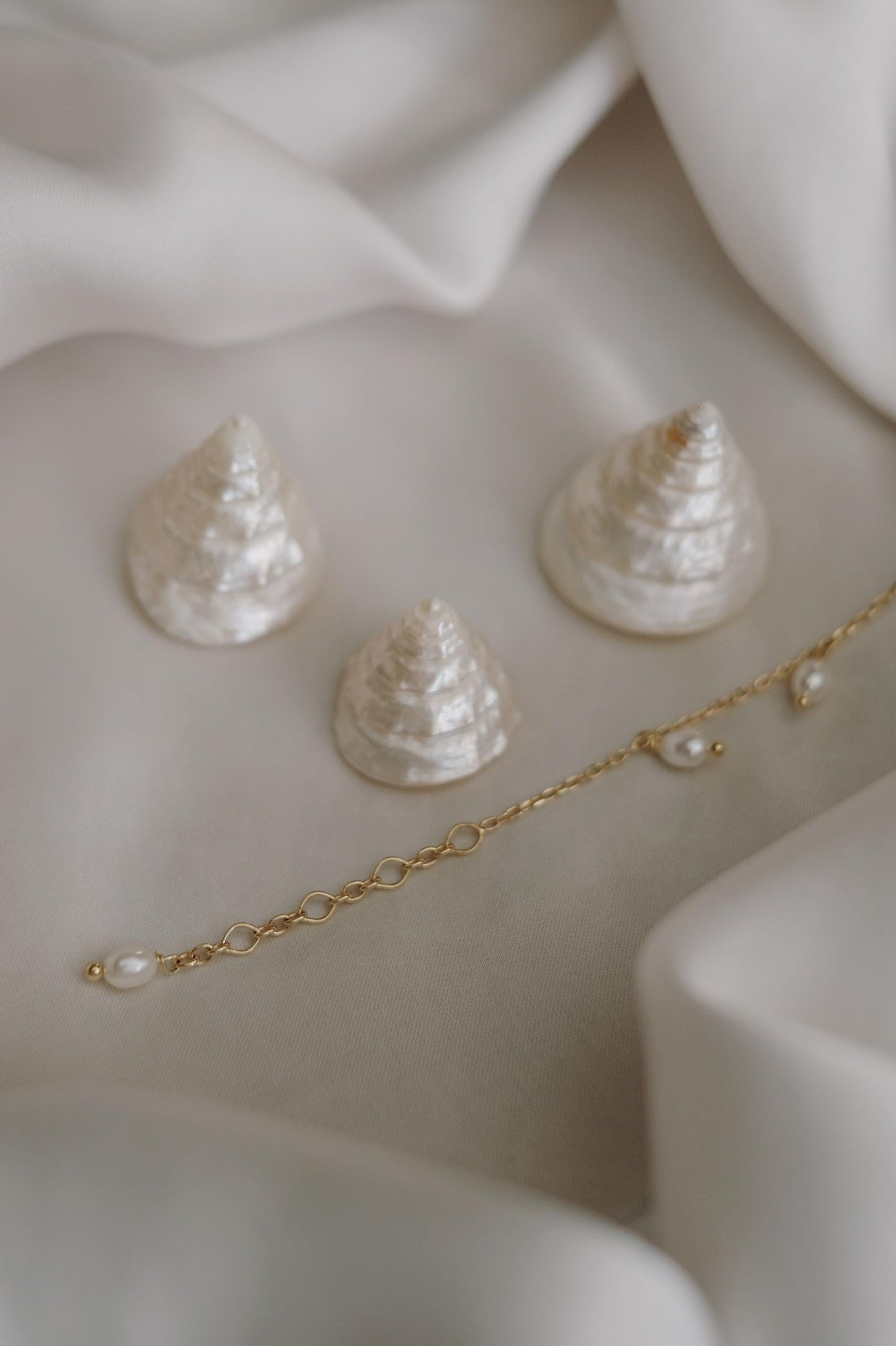 Zierliches Süßwasserperlen Armband • 18K Gold Vermeil • SERENA