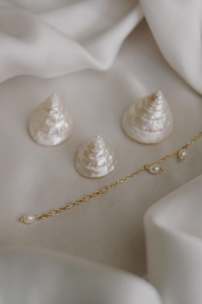 Zierliches Süßwasserperlen Armband • 18K Gold Vermeil • SERENA