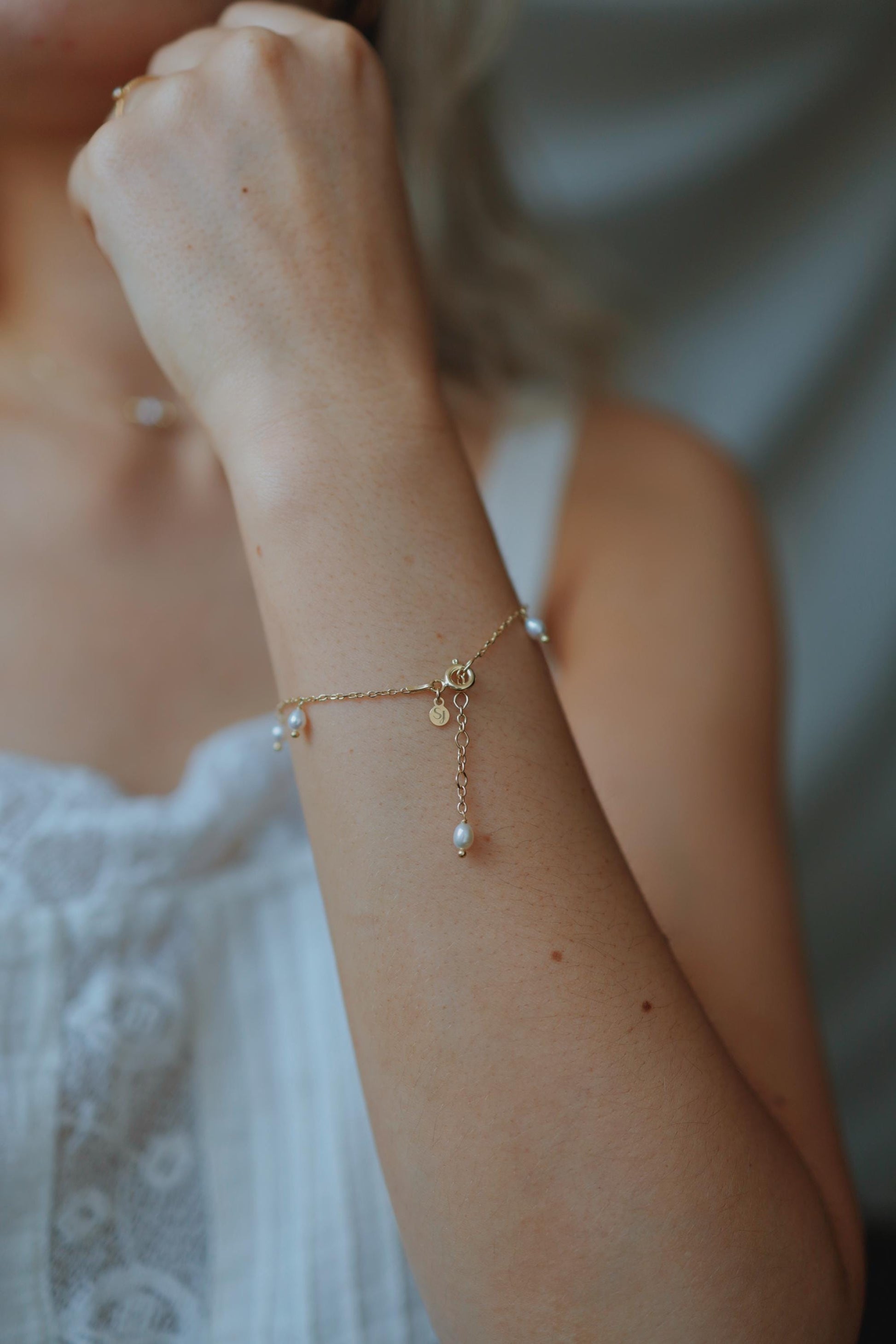 Zierliches Süßwasserperlen Armband • 18K Gold Vermeil • SERENA