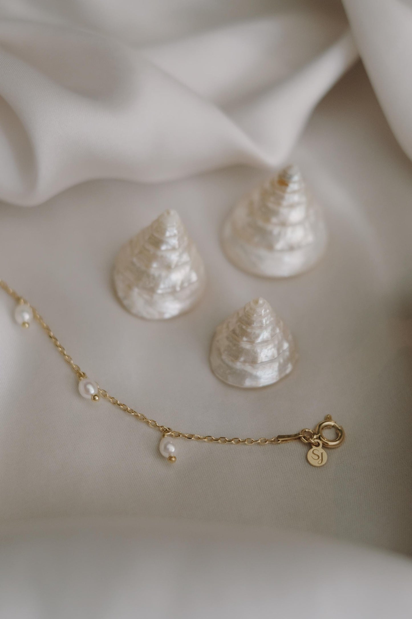 Zierliches Süßwasserperlen Armband • 18K Gold Vermeil • SERENA