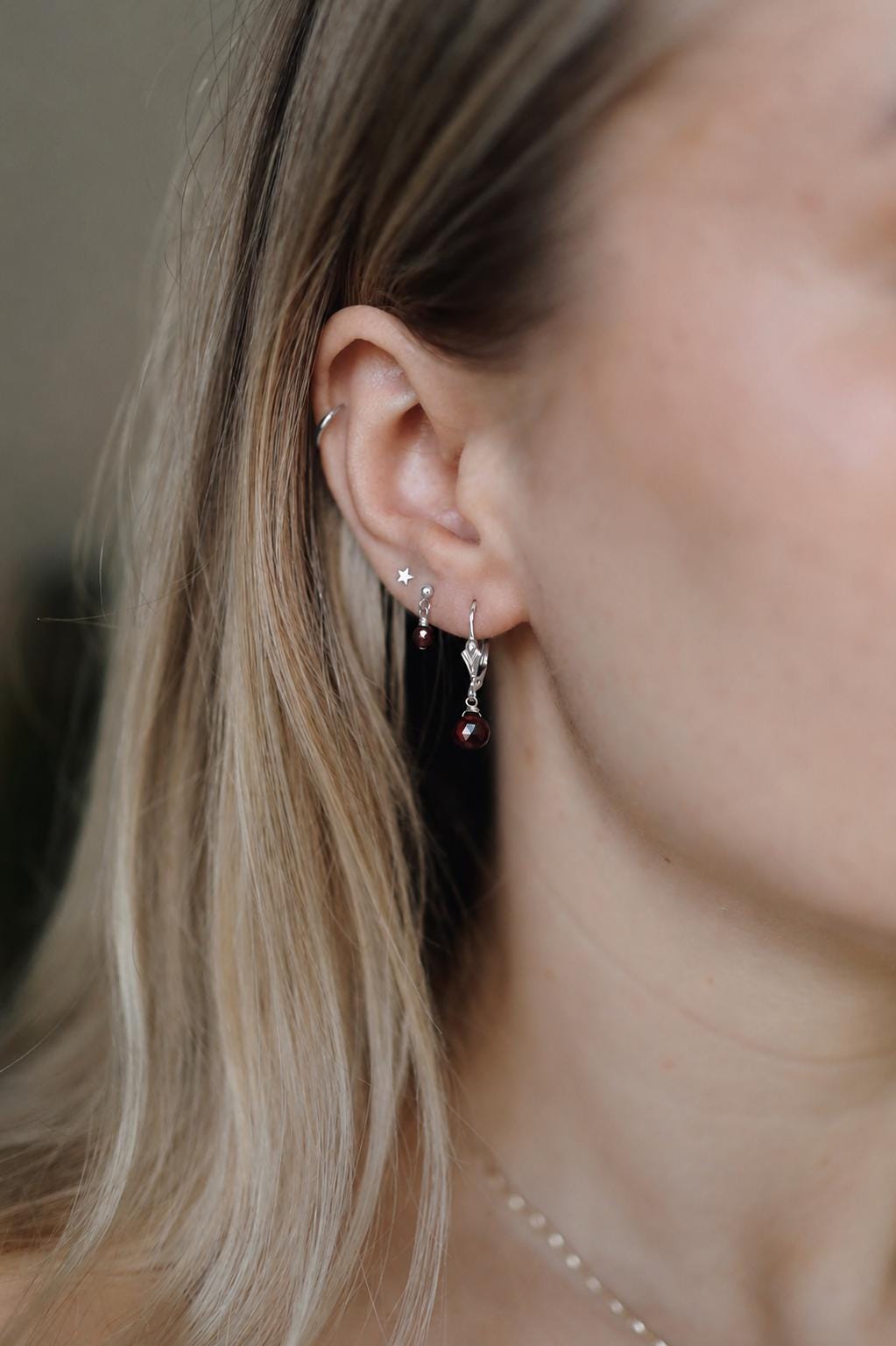Zierliche Granat Ohrringe 925 Silber • MINI GARNET