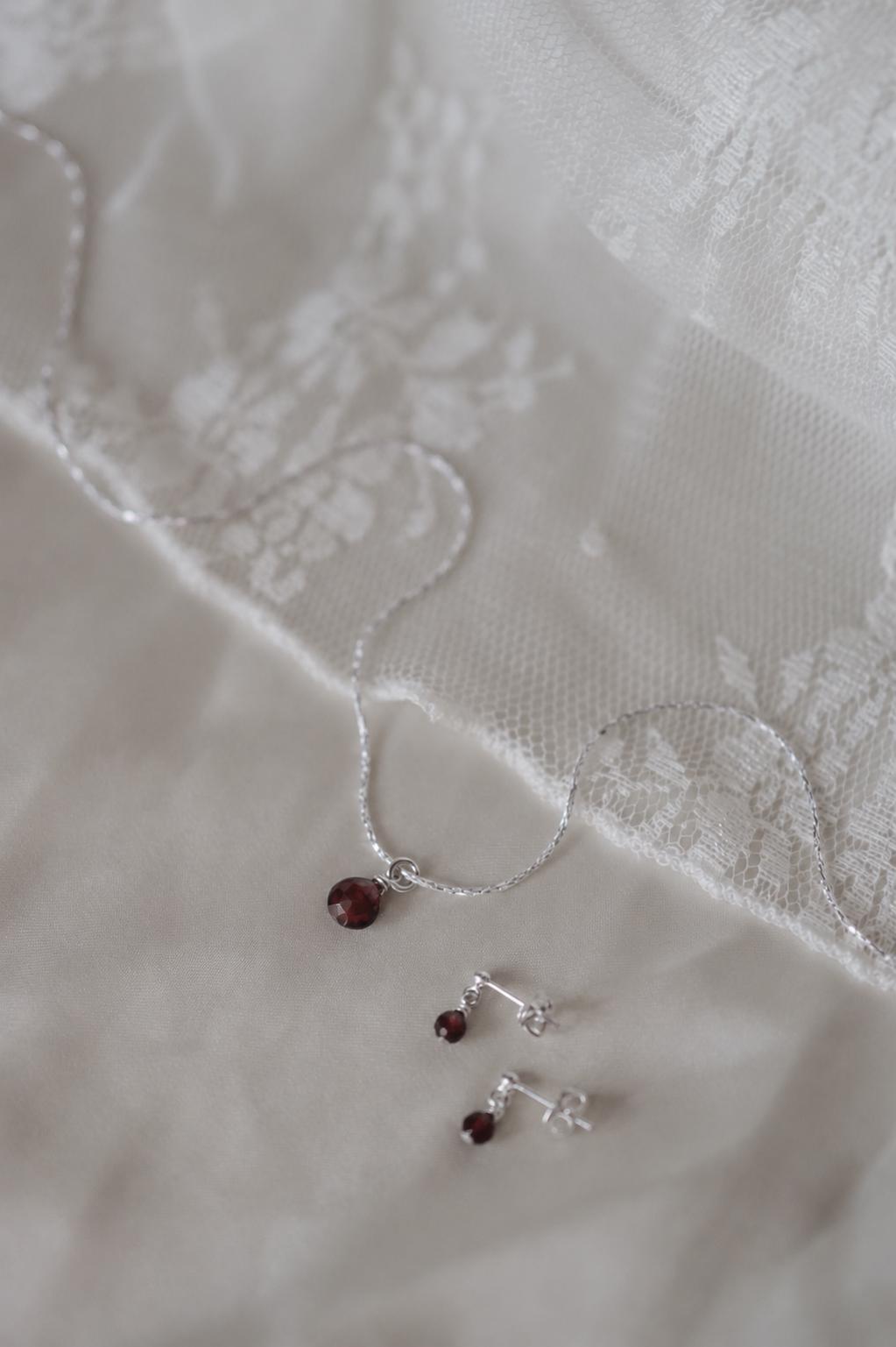 Zierliche Granat Ohrringe 925 Silber • MINI GARNET