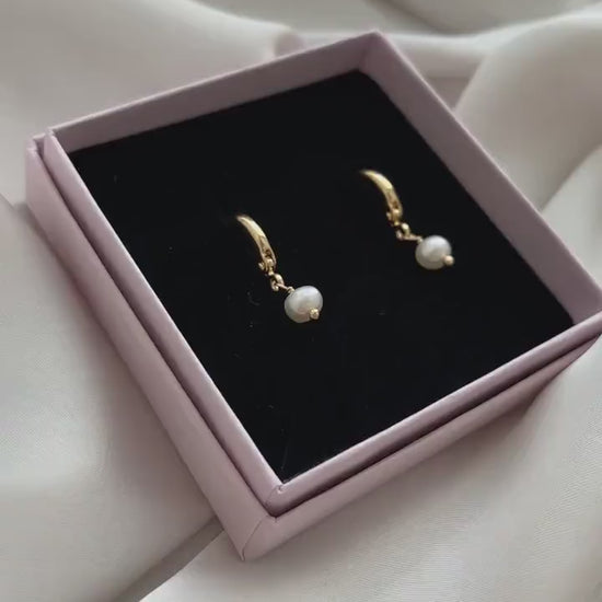Perlen Creolen 14k Gold Filled • PRIMROSE Perlen Ohrringe gold • Minimalistisch