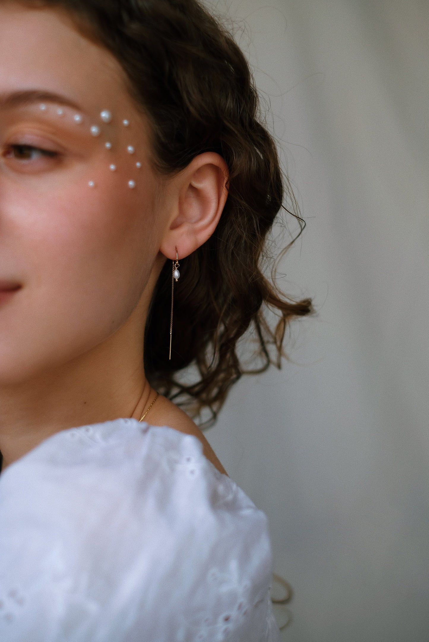 Perlen Einfädel Ohrringe hängend gold • 14k gold filled • Süßwasserperlen • Threader • minimalistisch