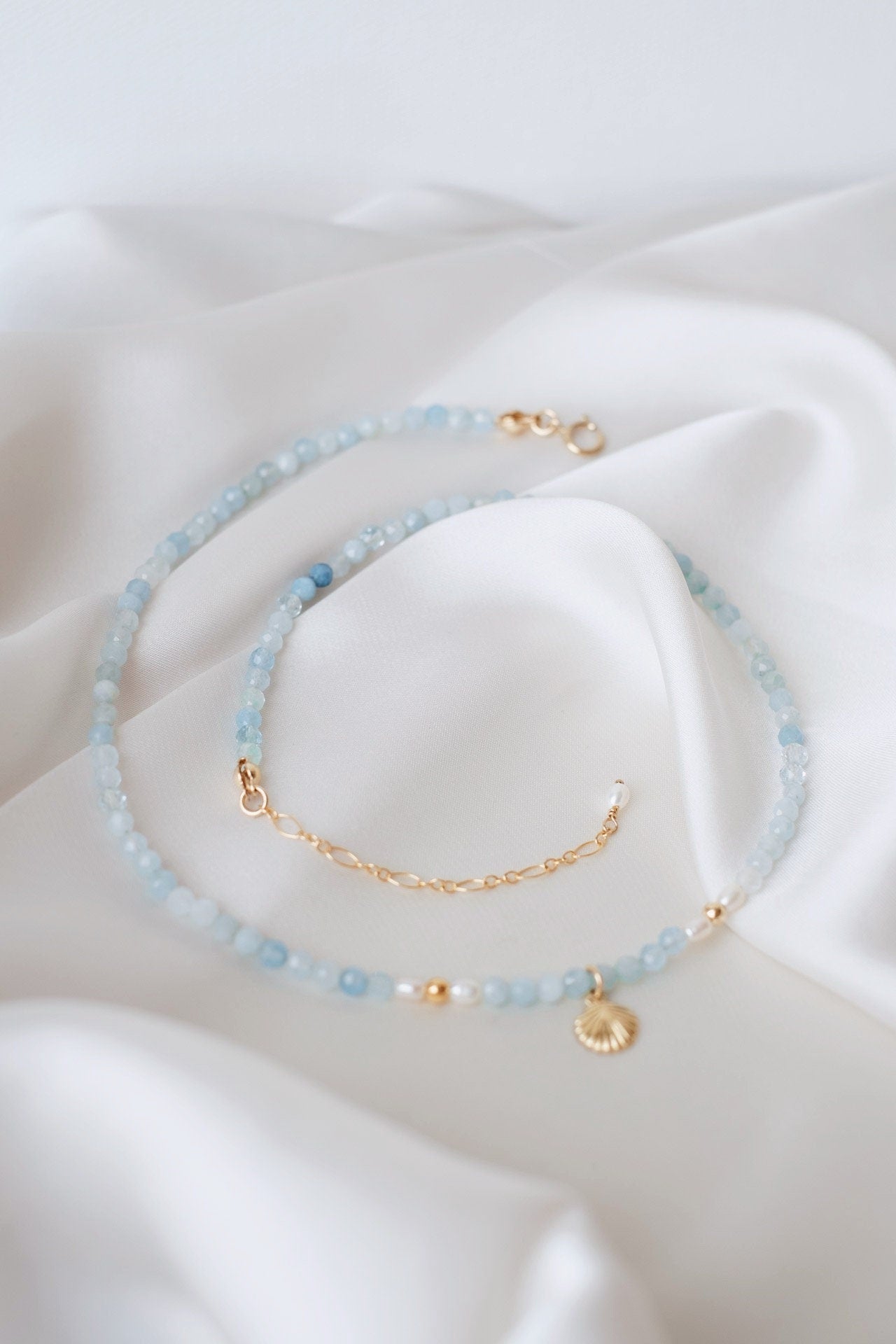 Aquamarin Halskette mit Muschel Anhänger • Choker