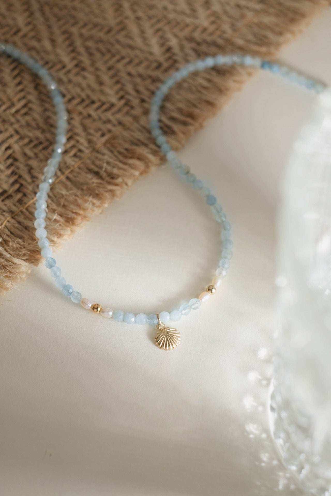 Aquamarin Halskette mit Muschel Anhänger • Choker