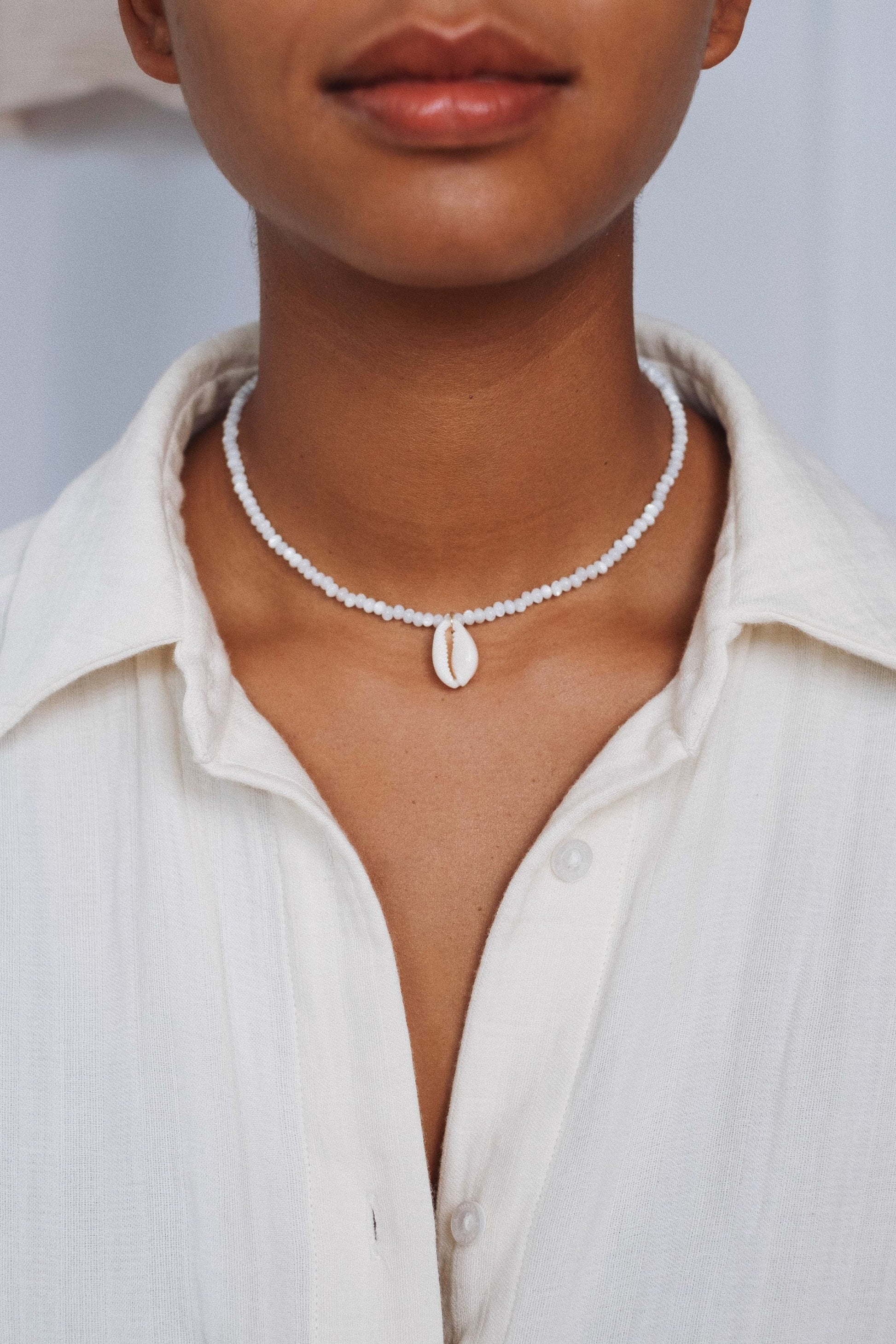 Perlmutt Choker Halskette mit Kauri Muschel Anhänger • KAURI