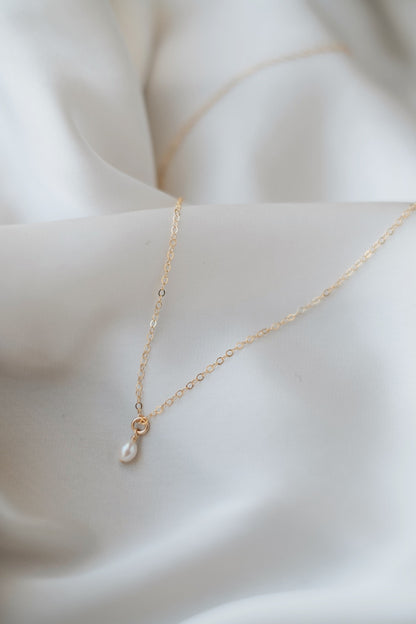 Zierliche Kette Gold mit kleinem Perlenanhänger • 14k Gold Filled •JULES